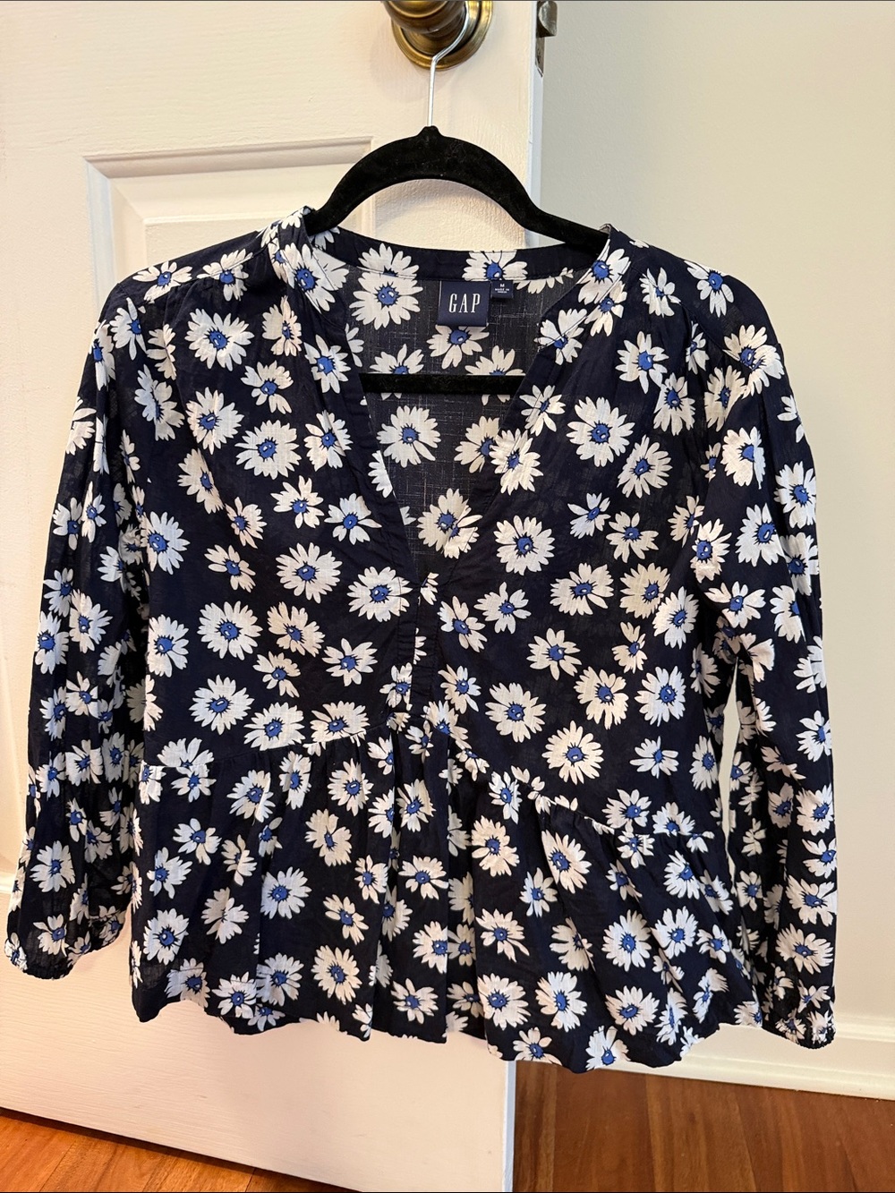 GAP Navy Floral V-Neck Peasant Top with White & Light Blue Daisies